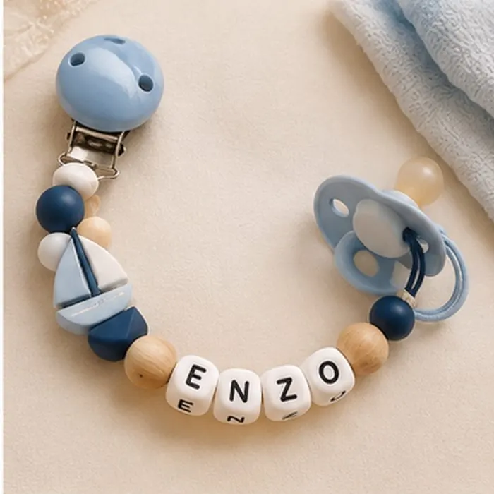 Attache-tétine bleue personnalisée au prénom Enzo