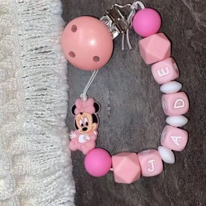 Attache-tétine personnalisée au prénom Jade, perles silicone et bois
